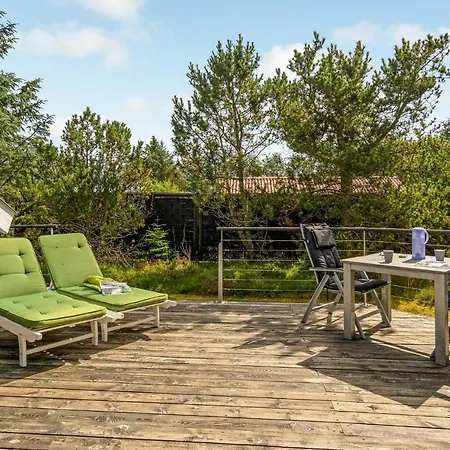 بيت للعطل 4 Bedroom In *