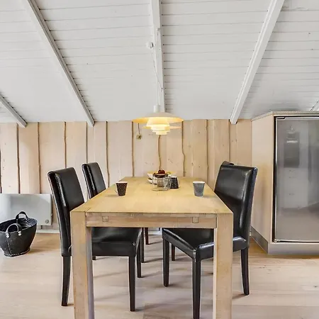 4 Bedroom In Nyaraló *